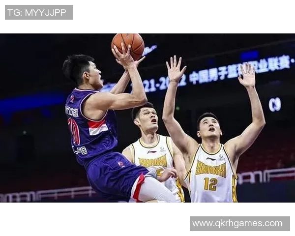 深圳篮球队总决赛精彩配合解析展现团队精神与战术智慧 深圳篮球队总决赛精彩配合解析展现团队精神与战术智慧