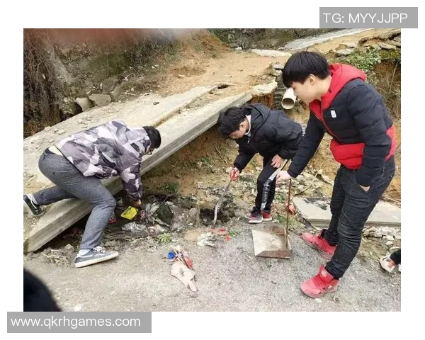 竹排足球的魅力与挑战探索水上运动的新风尚与团队协作精神 竹排足球的魅力与挑战探索水上运动的新风尚与团队协作精神